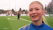 Eine Fussballspielerin von Hansa Rostock im Interview. © Screenshot 