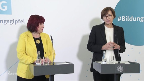 Bildungsministerin Bettina Stark-Watzinger (FDP) bei einer Pressekonferenz. © Screenshot 