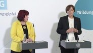 Bildungsministerin Bettina Stark-Watzinger (FDP) bei einer Pressekonferenz. © Screenshot 