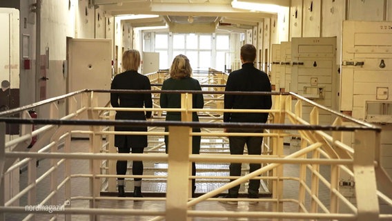 Drei Personen im Stasi-Untersuchungsgefängnis. © Screenshot 