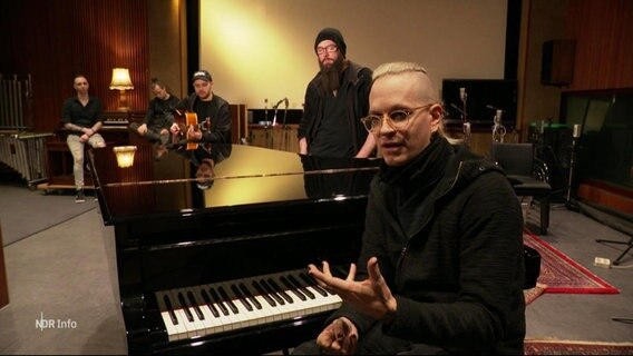 Die Band "Lord of the Lost" im Tonstudio. © Screenshot 