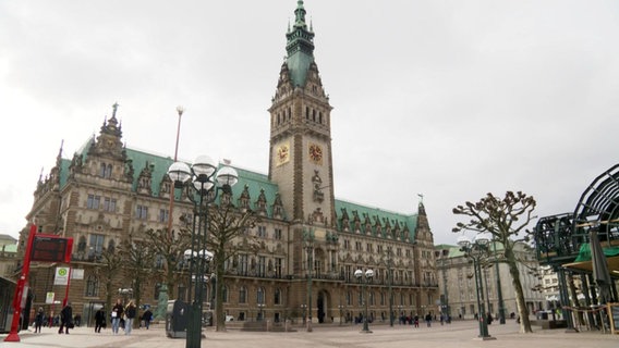 Das Hamburger Rathaus. © Screenshot 