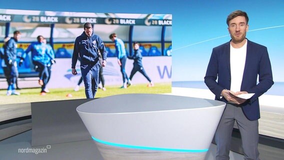 Stefan Leyh moderiert das Nordmagazin Land und Leute © Screenshot 