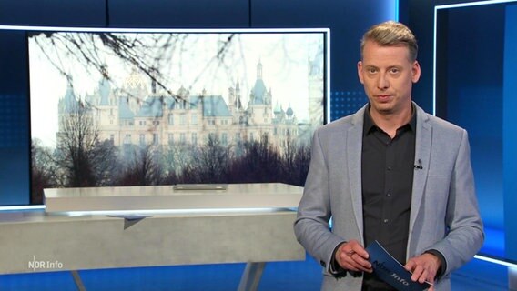 André Schünke moderiert NDR Info © Screenshot 