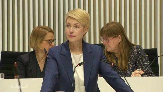 Manuela Schwesig am Rednerpult des Landtages. © Screenshot 