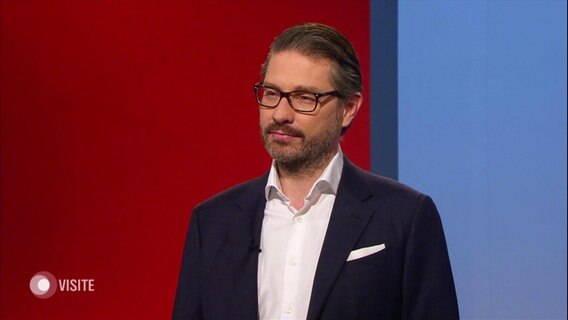Prof. Florian Barvencik, Orthopäde und Unfallchirurg. © Screenshot 