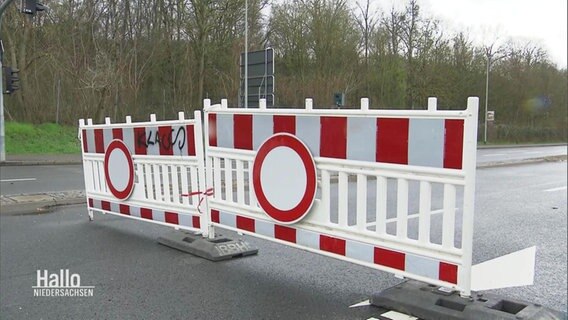 Eine Straßensperrung in Göttingen wegen der kontrollierten Sprengung zweier Weltkriegsbomben. © Screenshot 