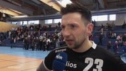 Der Stralsunder Handballer Benjamin Schulz wird interviewt © Screenshot 