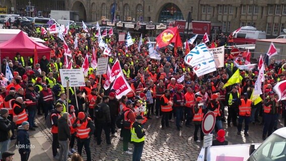 Streikende auf einer Demonstration. © Screenshot 