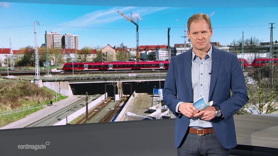 Thilo Tautz moderiert das Nordmagazin © Screenshot 