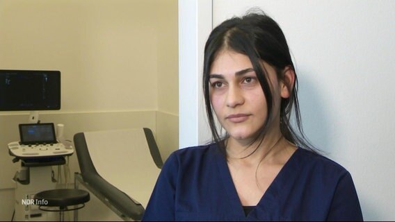 Die junge Hayfaa Sharaf Elias berichtet in einem Interview von ihrem Schicksal. © Screenshot 