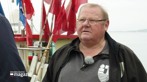 Hafenmeister Christian Luszczak erklärt, wie er seinen Hafen durch den Winter gebracht hat. © Screenshot 