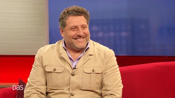 Serengeti-Park-Leiter Fabrizio Sepe zu Gast auf dem Roten Sofa © Screenshot 