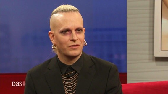 Chris Harms zu Gast auf dem Roten Sofa. © Screenshot 