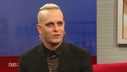 Chris Harms zu Gast auf dem Roten Sofa. © Screenshot 