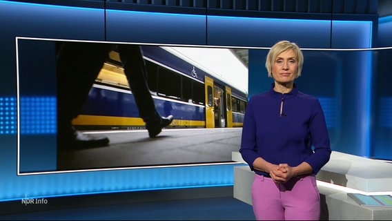 Susanne Stichler moderiert NDR Info um 21:45 Uhr. © Screenshot 