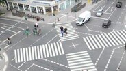 Visualisierung einer Tokio-Kreuzung an der Osterstraße in Eimsbüttel, bei der Fußgänger auch diagonal queren können. © Screenshot 