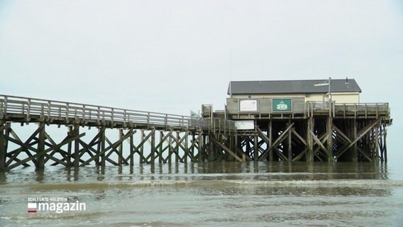 Die morsche Strandbar am Strand in St Peter Ording. © Screenshot 