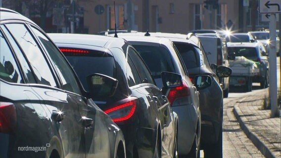 A row of cars in the easter tourist traffic.  ©screenshot 