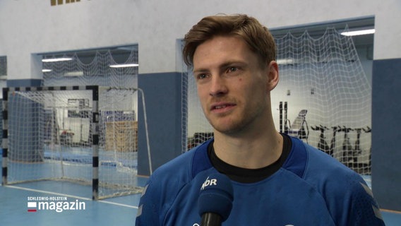 Ein Handballer gibt ein Interview. © Screenshot 