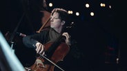 Cellist Daniel Müller Schott beim uebelst unverstärkt Clubkonzert © Screenshot 