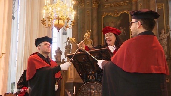 Elizabeth Pommer bei der Zeremonie zur Inauguration als Direktorin der Uni Rostock. © Screenshot 