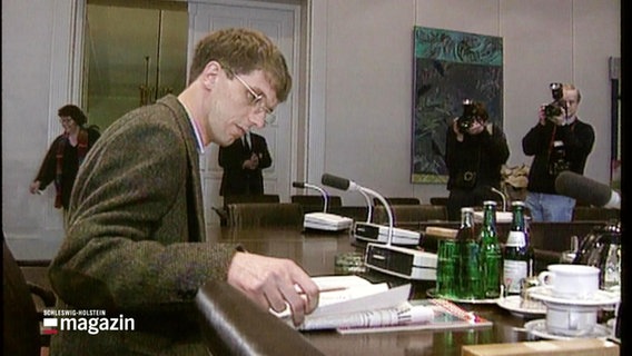 Der Hochstapler Gerd Postel in einem Gerichtssaal. © Screenshot 