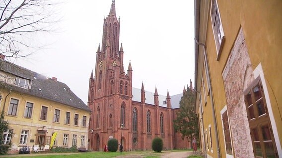 Eine Klosteranlage © Screenshot 