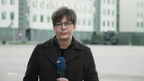 Die Reporterin Michaela May berichtet. © Screenshot 