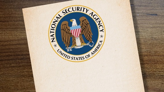 Eine Mappe der NSA. Flop Secret. (extra 3 vom 20.04.2023 im Ersten) © NDR 