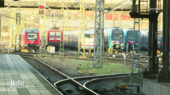 Mehrere Züge stehen still © Screenshot 