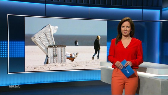 Romy Hiller moderiert NDR Info 21:45. © Screenshot 