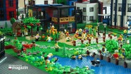 Eine bunte Landschaft aus Legosteinen. © Screenshot 