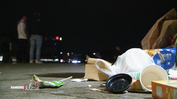 Ein Müllhaufen auf der Straße © Screenshot 