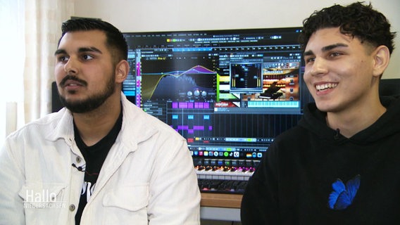Die Brüder Yusuf und Yasin produzieren ihre Musik selbst. © Screenshot 