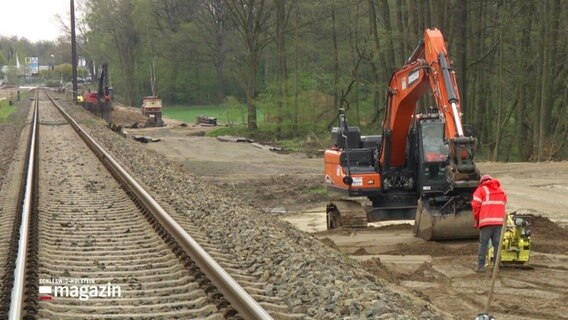 Bauarbeiten an einer Bahnstrecke © Screenshot 