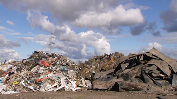 Eine ehemalige, illegale Mülldeponie in Güstrow. © Screenshot 