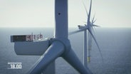 Windräder in einem Offshore-Windpark auf der Nordsee © Screenshot 