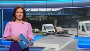 Romy Hiller moderiert NDR Info © Screenshot 