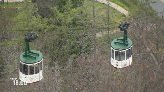 Two cabins of the Bad Harzburg Castle Railway.  ©Screenshot 