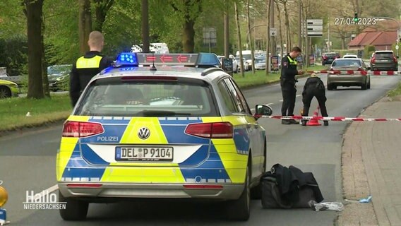Beamte der Polizei Delmenhorst sichern am vergangenen Donnerstag den Tatort eines versuchten Mordes. © Screenshot 