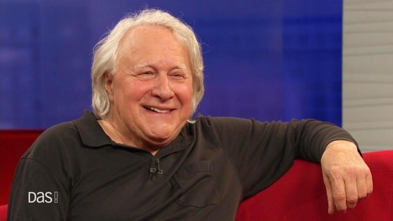 Peter Urban zu Gast bei DAS! auf dem Roten Sofa. © Screenshot 
