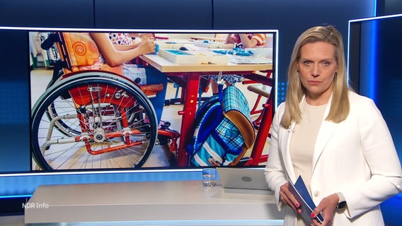 Juliane Möcklinghoff moderiert NDR Info © Screenshot 