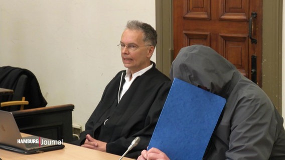 Michael Osterburg vor Gericht mit seinem Anwalt © Screenshot 