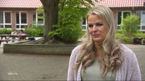 Schulleiterin Silke Müller im Gespräch. © Screenshot 