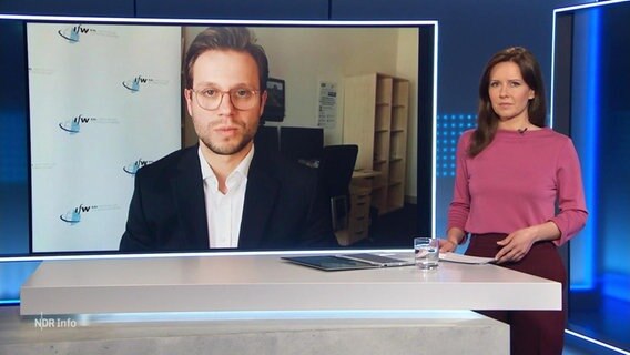Romy Hiller moderiert NDR Info um 17:00 Uhr. © Screenshot 
