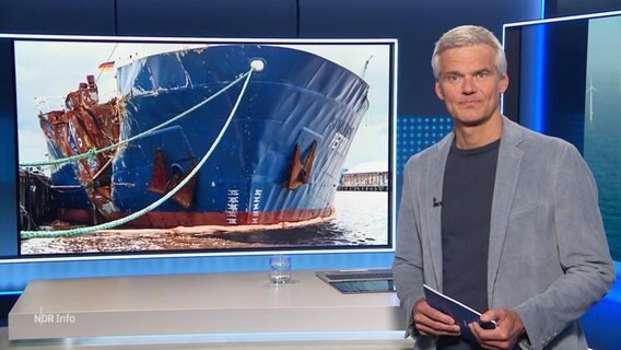 Thorsten Schröder moderiert NDR Info 16:00 Uhr. © Screenshot 