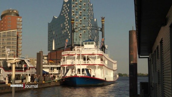 Das Schiff Mississippi Queen liegt in Hamburg vor Anker. © Screenshot 