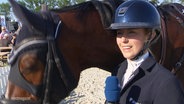 Springreiterin Christin Wascher aus Redefin mit ihrem Pferd Quincy. © Screenshot 