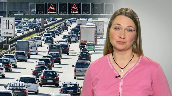 Reporterka Jasmin Anderten stoi przed zdjęciem korka na autostradzie.  ©Zrzut ekranu 